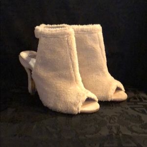 Jeffrey Campbell Cream Sherpa Heels sz 7
